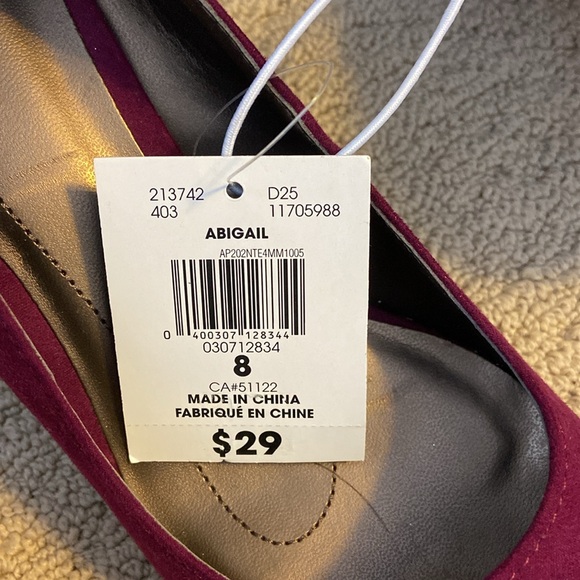 New never worn purple suede pumps - Picture 4 of 4